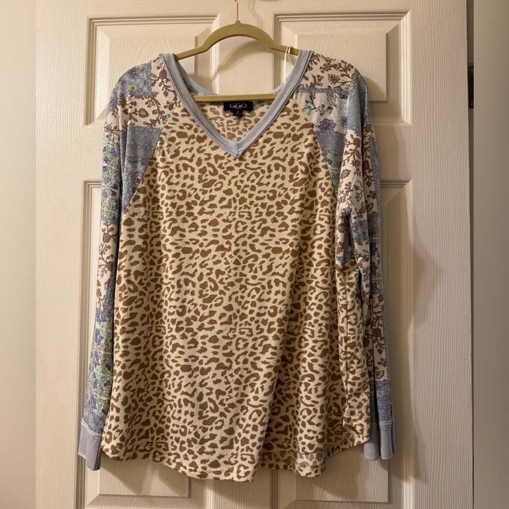 GIGIO Beige Leopard Print V-Neck Shirt with Patchwork Sleeves Size M  EUC